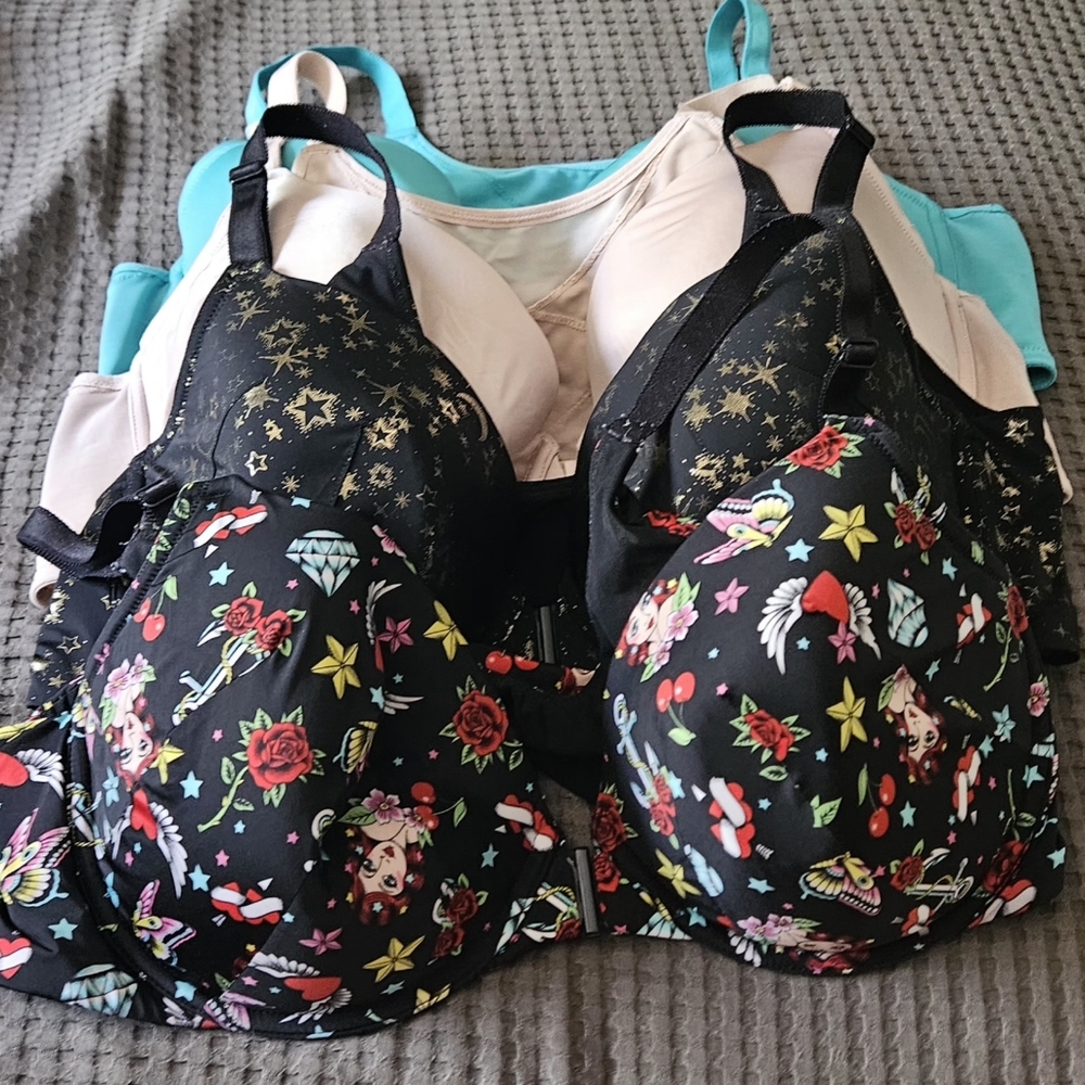 Four Pack of Front-Close Torrid T-shirt Bras, Size 42D